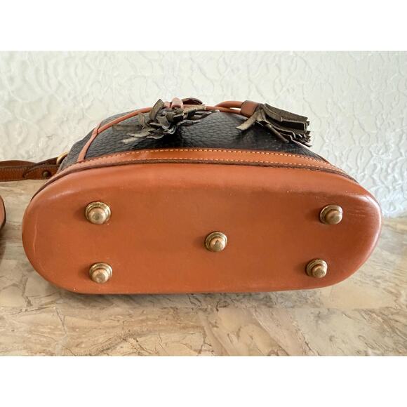 Vtg Dooney And Bourke black Leather black sling shoulder bag crossbody main image 5